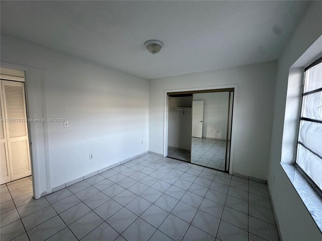 Building Photo - 3608 SW 25th St