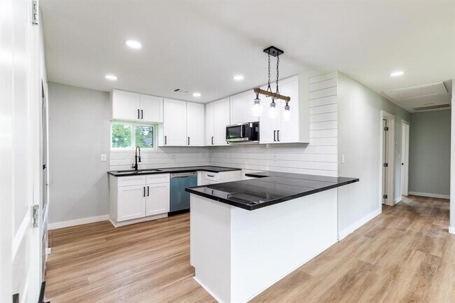 Foto del edificio - 9529 Fairland Dr