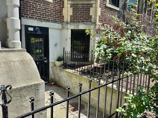 Building Photo - 390 Riverway