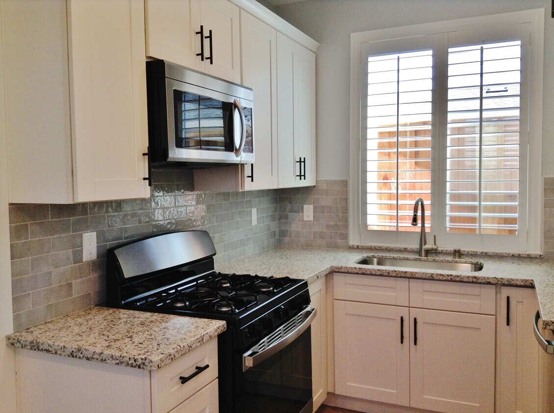 Foto principal - 1791 Cerra Vista Dr