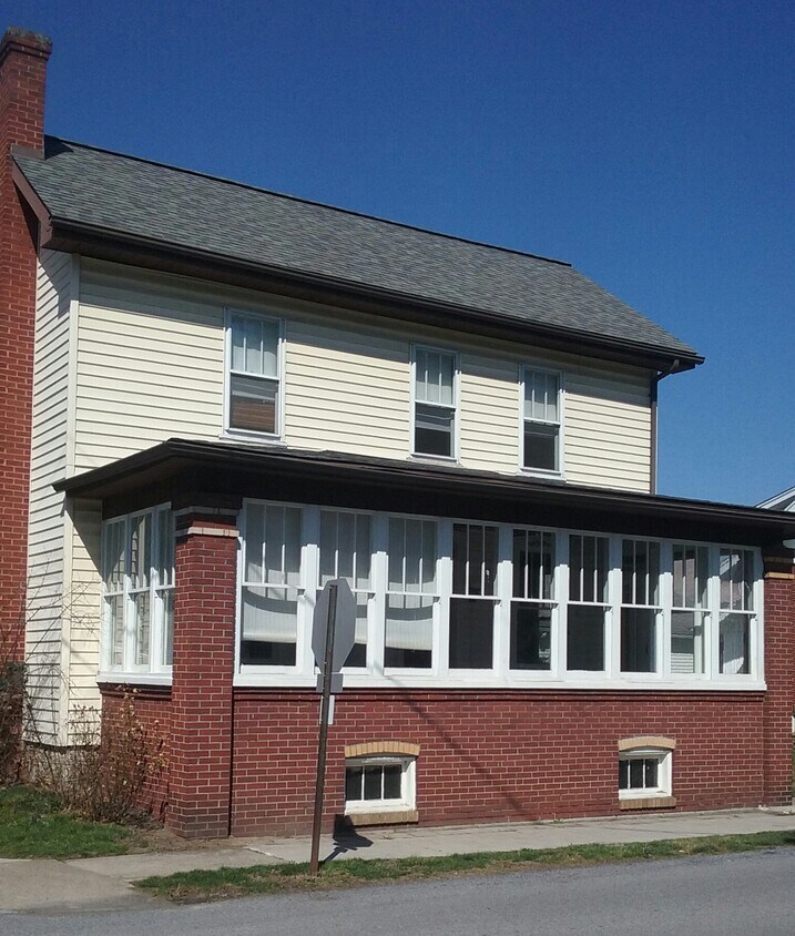 220 Franklin St, Hollidaysburg, PA 16648 House Rental in