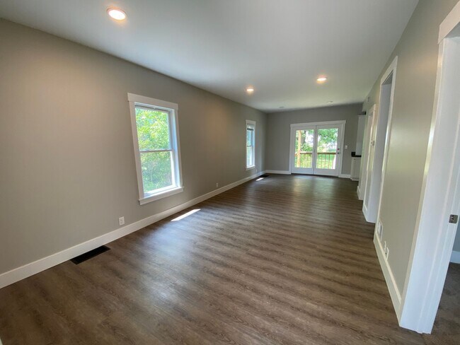 Foto del edificio - 135 Houseman Ave NE