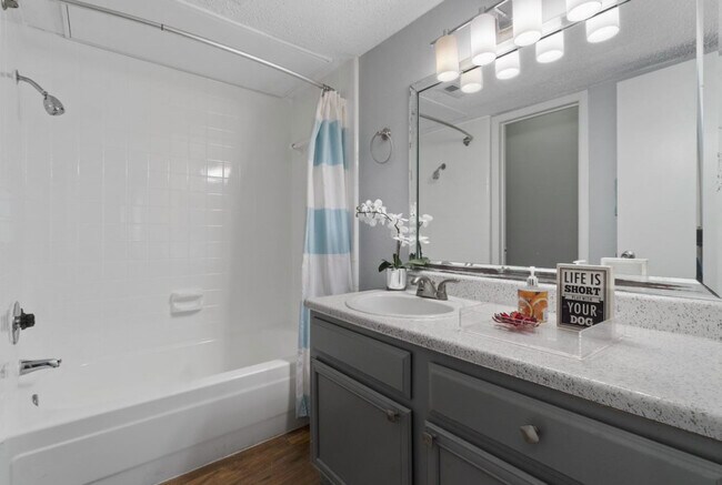 Foto del edificio - The Oaks of North Dallas