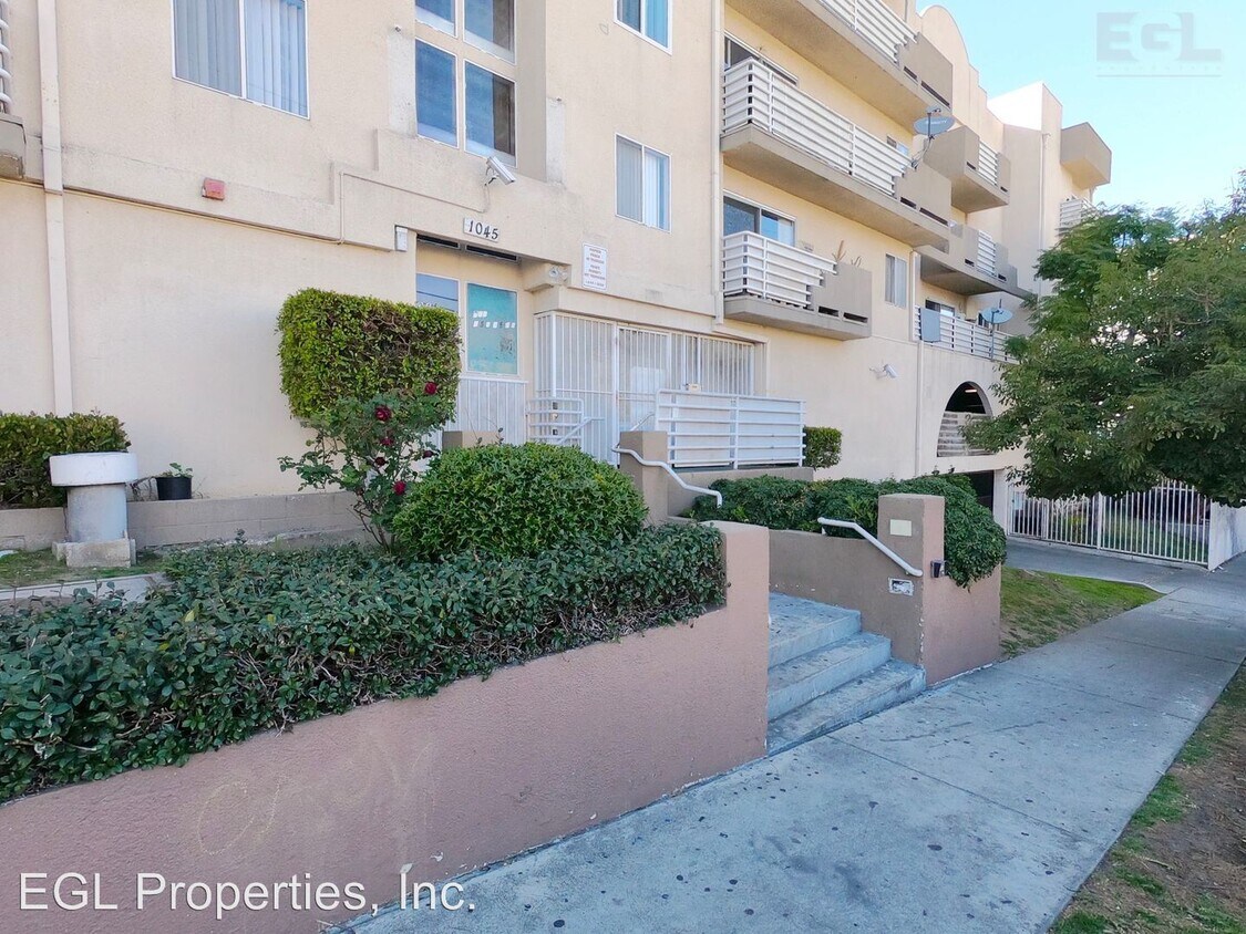 Primary Photo - 1045 S Ardmore Ave