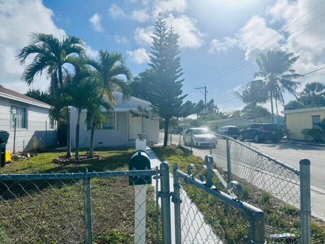 Foto del edificio - 602 N D St