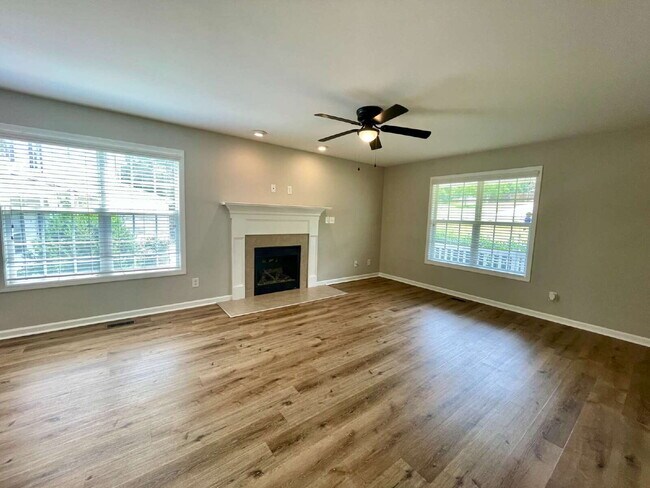Foto del edificio - 3-Bed, 2 And A Half Bath Haven With Bonus ...
