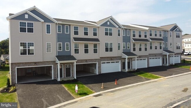 Building Photo - 1817 Shady Ln