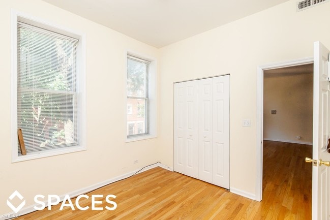 Building Photo - 1325 W Wrightwood Ave
