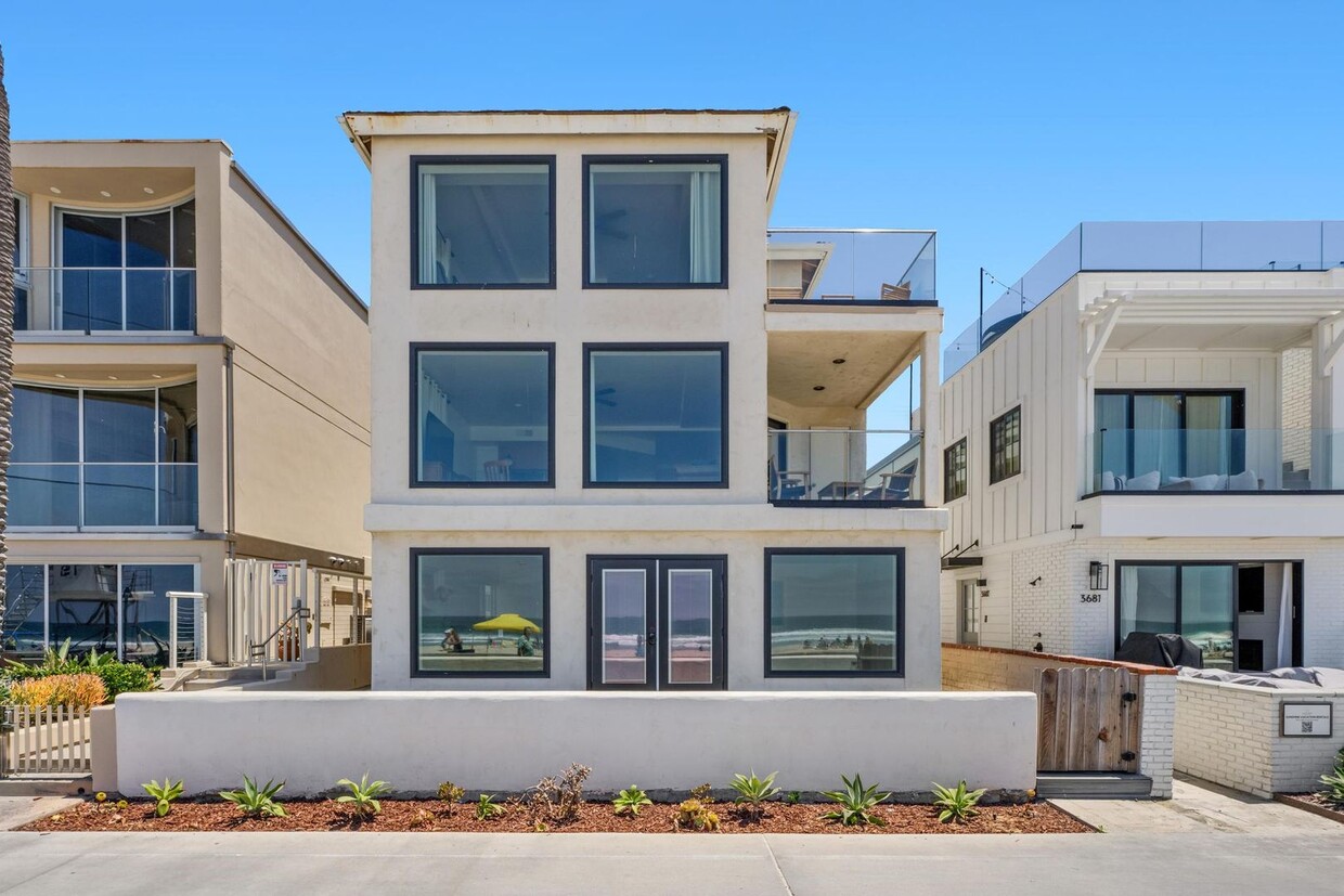 Foto principal - 3687 Ocean Front Walk