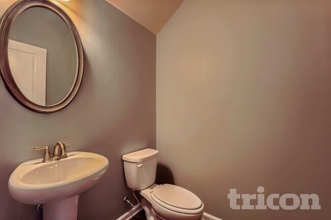 Building Photo - 3983 Sitka Dr