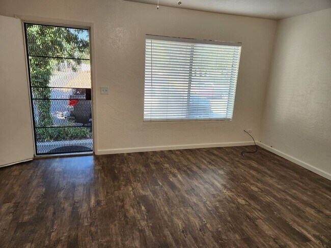 Foto del edificio - 2503-2525 Leland Avenue