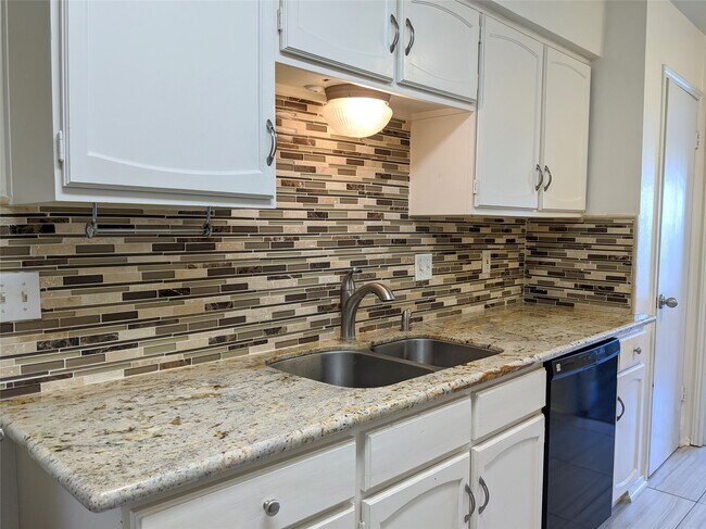 Foto del edificio - 361 N Post Oak Ln