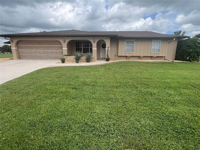 Building Photo - 110 Sinclair St SE