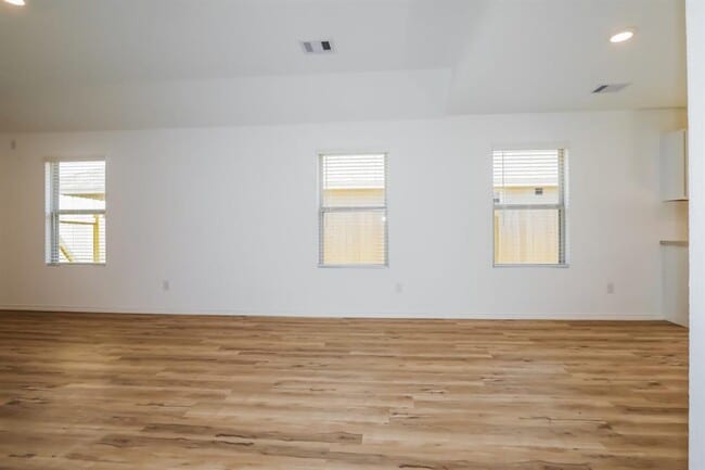 Building Photo - 11067 N Lake Mist Ln