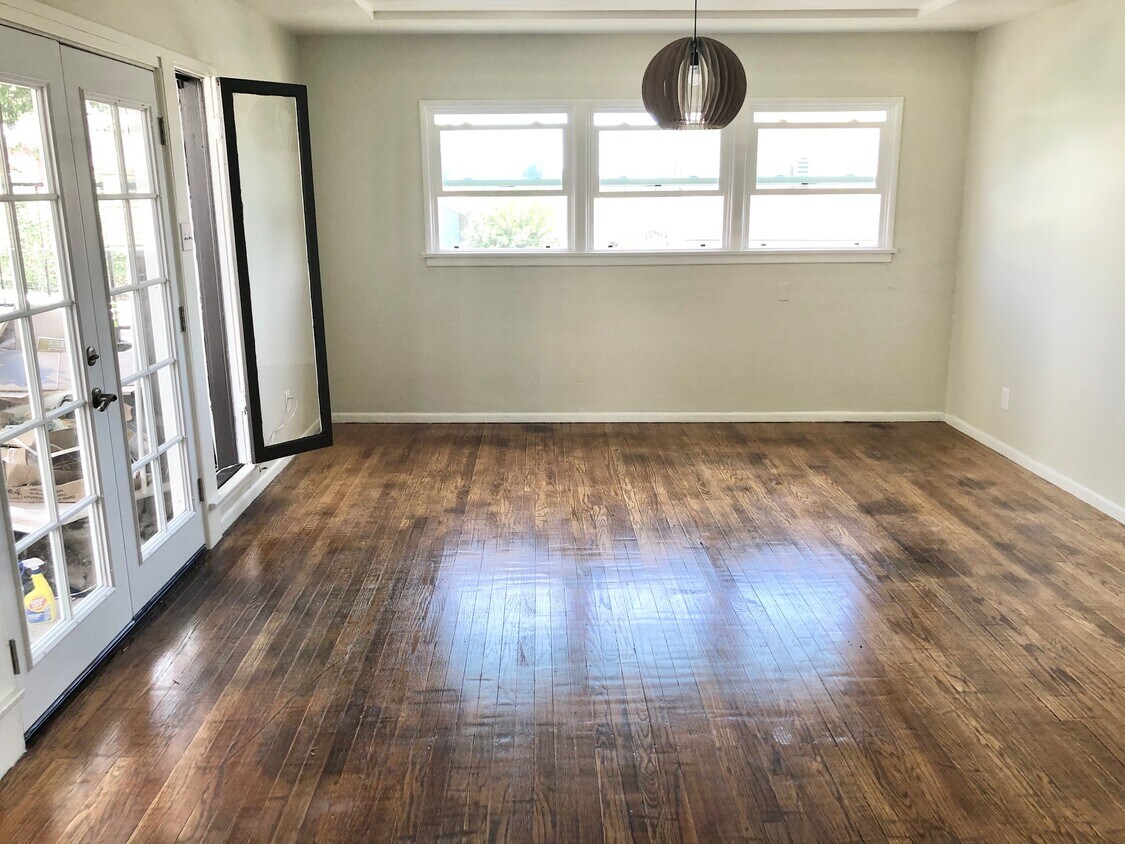 Sala de estar - 6163 St Albans St