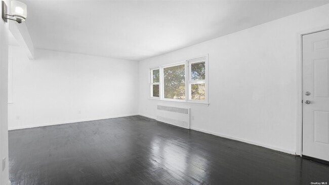 Building Photo - 827 Hartman Ln