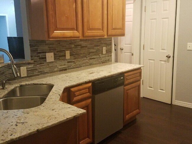 Foto del edificio - 14504 Harli Ln
