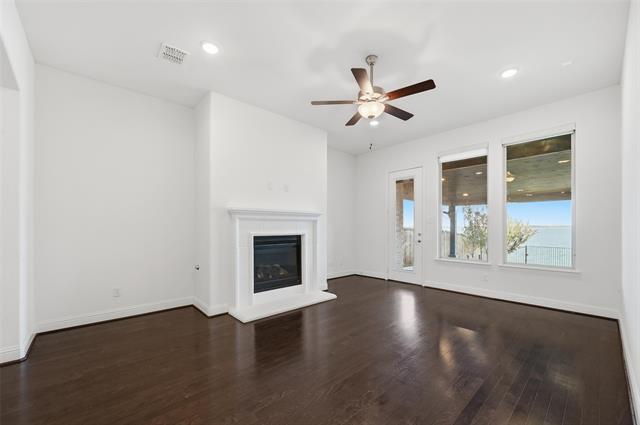 Foto del edificio - 18136 Lakefront Ct