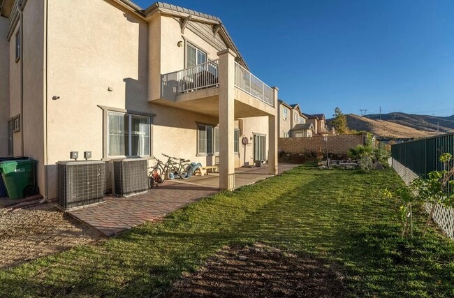 Building Photo - 37361 Paintbrush Dr