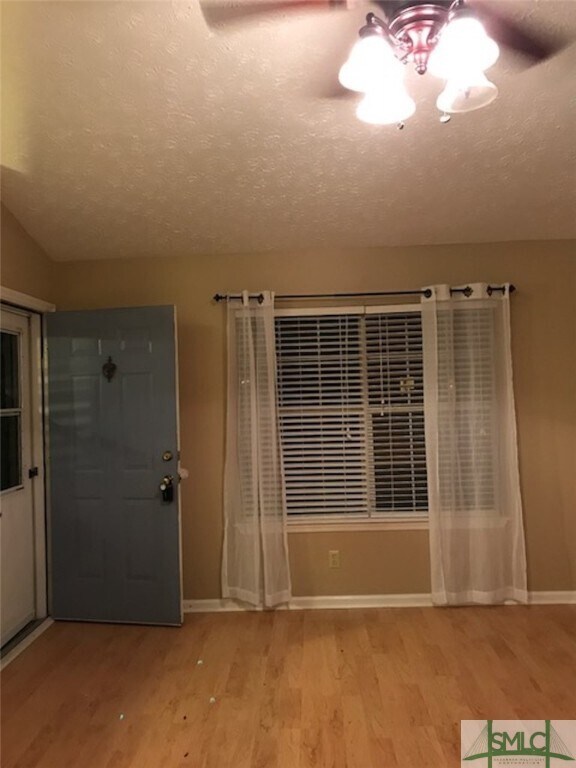 Foto del edificio - 348 Sterling Creek Dr