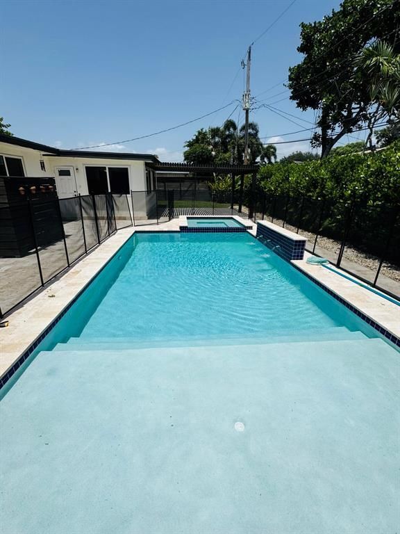 Foto principal - 2171 NE 62nd Ct