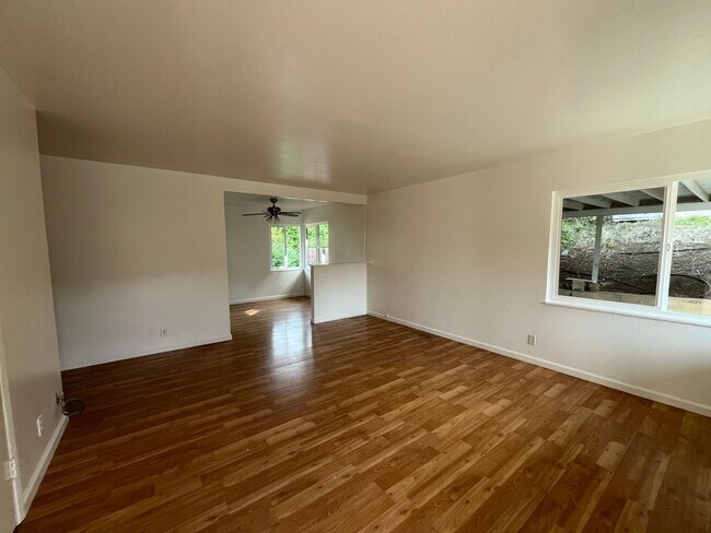 Foto del edificio - Spacious Home Newly updated! - 4th room is...