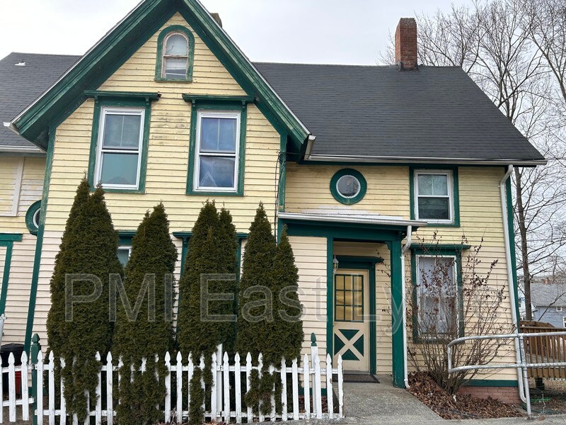 50 School St Unit Apt 3, Groton, CT 06340 Condo for Rent in Groton