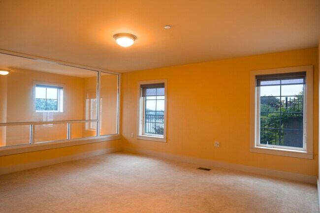 Building Photo - 745 Bellevue Ave E