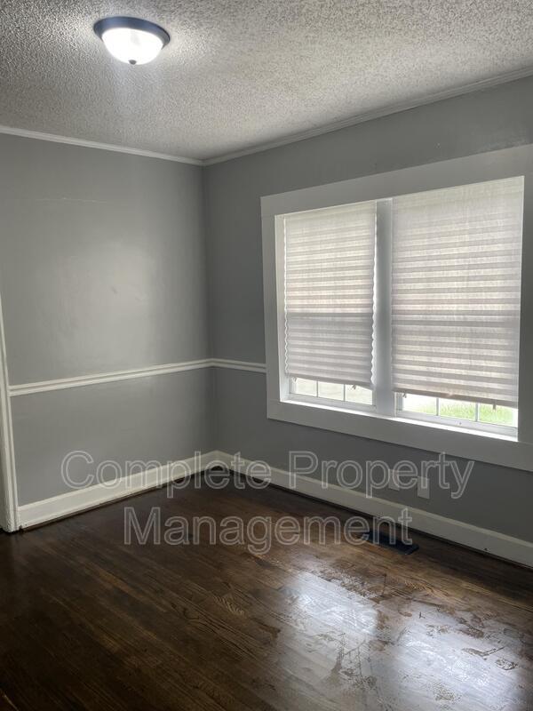 Building Photo - 1504 21st Pl N