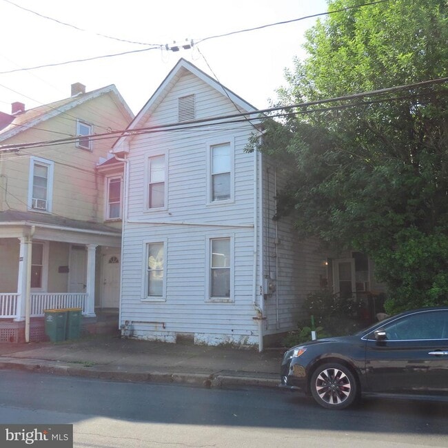 Building Photo - 636 Broad St