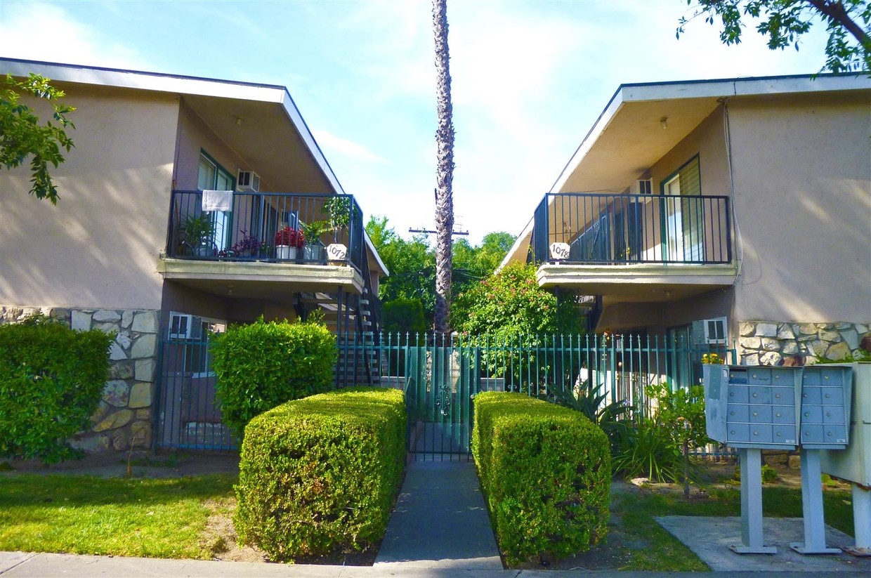 Primary Photo - 1072-1078 W West Ave