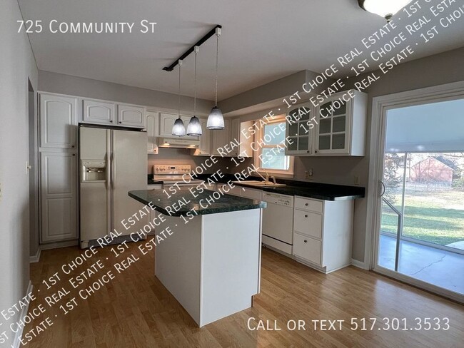 Building Photo - SHORT TERM LEASE - Spacious 3-BDR 1.5-BTH ...
