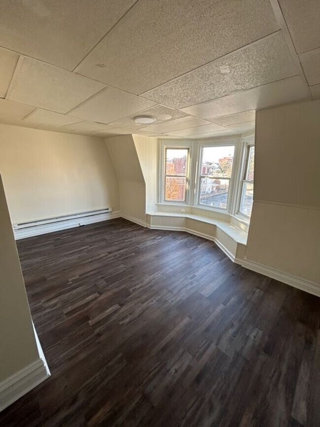 Building Photo - 425 North 5th Street