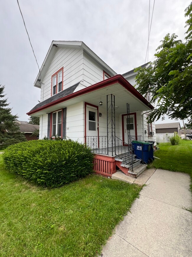 Entrance - 515 Railroad St