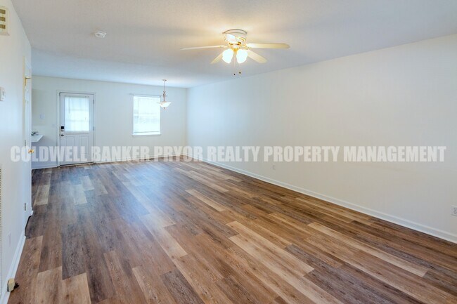 Foto del edificio - 1240 N Concord Rd