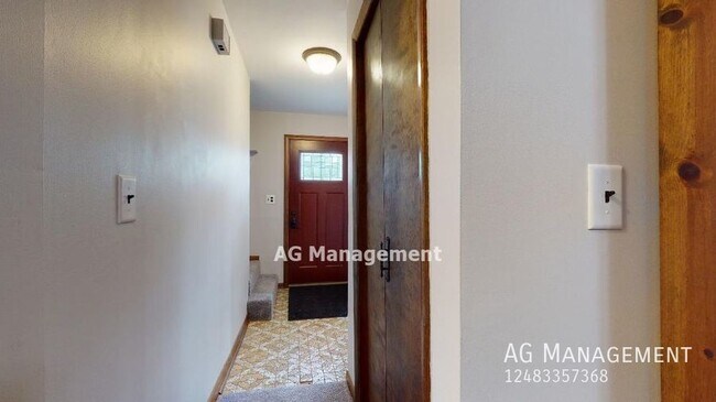 Building Photo - 2701 Columbia Rd - Spacious Berkley 3Bed/1...