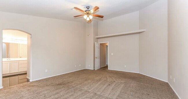 Building Photo - 6017 Ingenue Rd