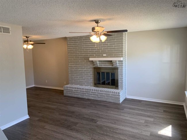 Foto del edificio - 2944 Gossett Dr
