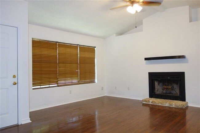 Foto del edificio - 7014 Riverton Dr