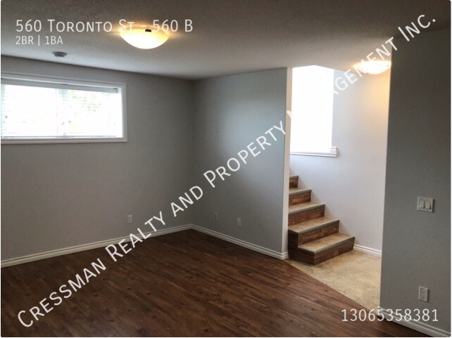 Photo du bâtiment - 2 Bedroom Basement Suite on Corner Lot