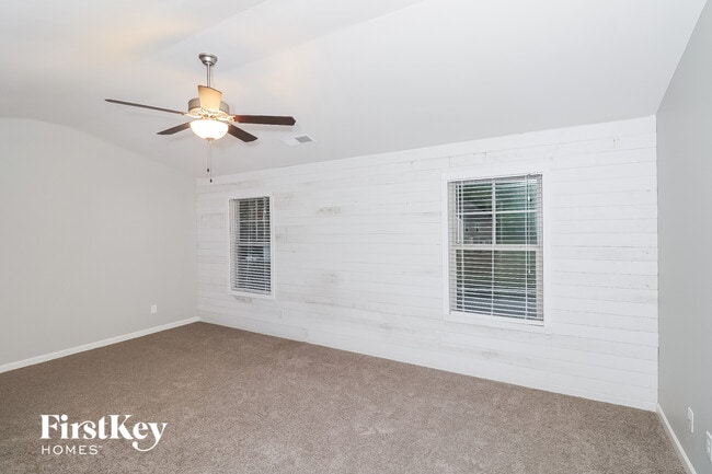 Building Photo - 555 Westridge Cir