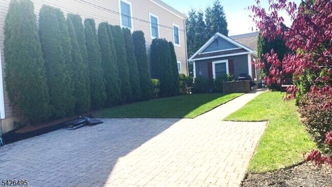 Foto del edificio - 217 Newark Ave