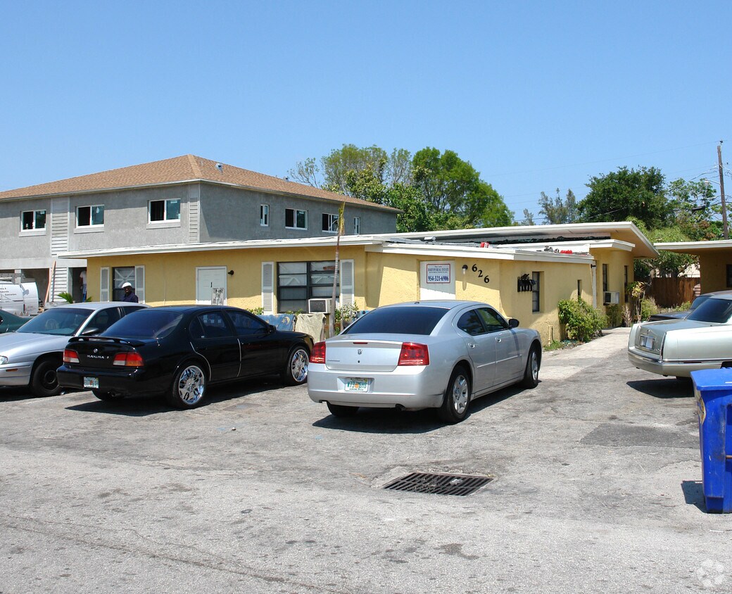 Primary Photo - 626 NW 10th Ter