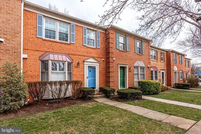 Building Photo - 839 N Greenbrier St