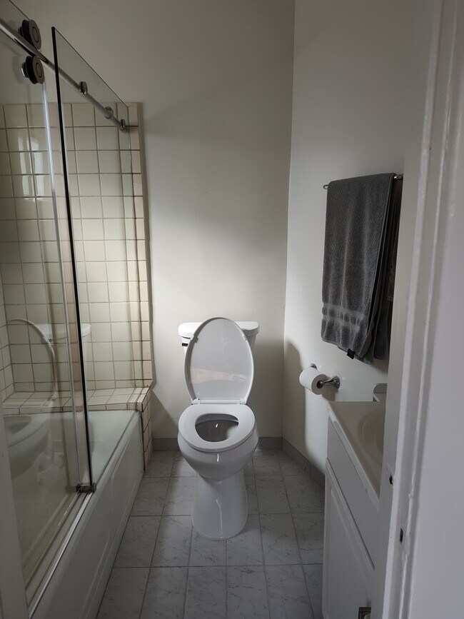 Foto del edificio - 1145-1142 Nowita Pl