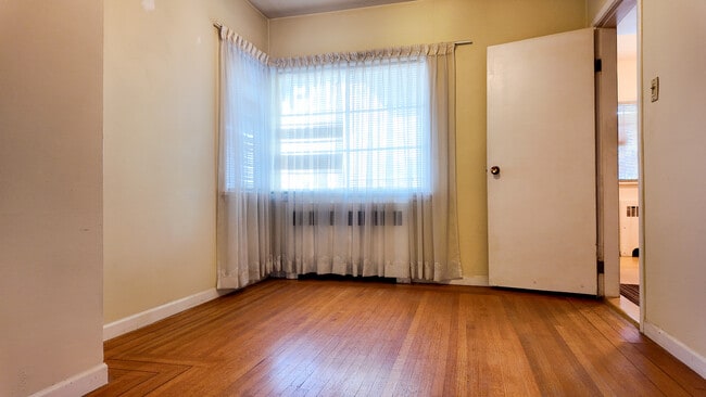 Building Photo - 65 W 49th Ave