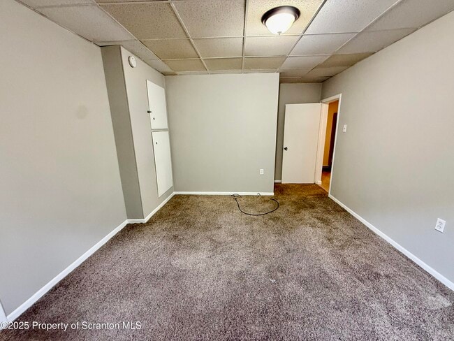 Building Photo - 206 Oak St