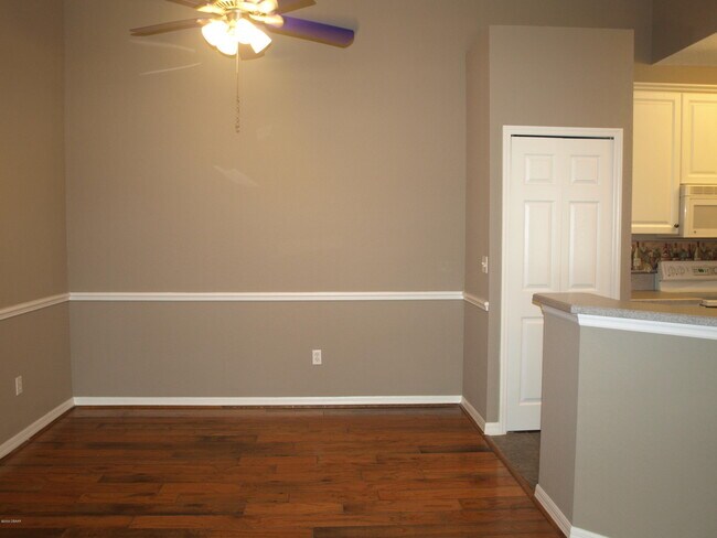 Foto del edificio - 830 Airport Rd