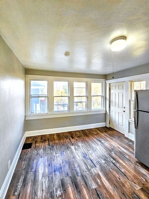 Foto del edificio - 220 E Oakland Ave