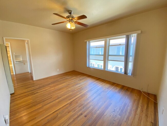 Building Photo - Move-In Ready! 1BR w/ AC & Parking Near Li...